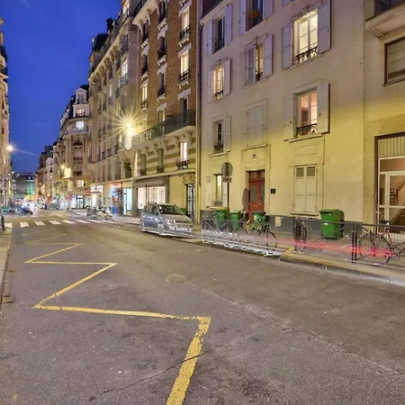 Cozy Studio With Small Balcony For 2 In Montmartre דירה *