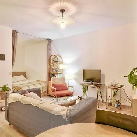 Cozy Studio With Small Balcony For 2 In Montmartre * פריז